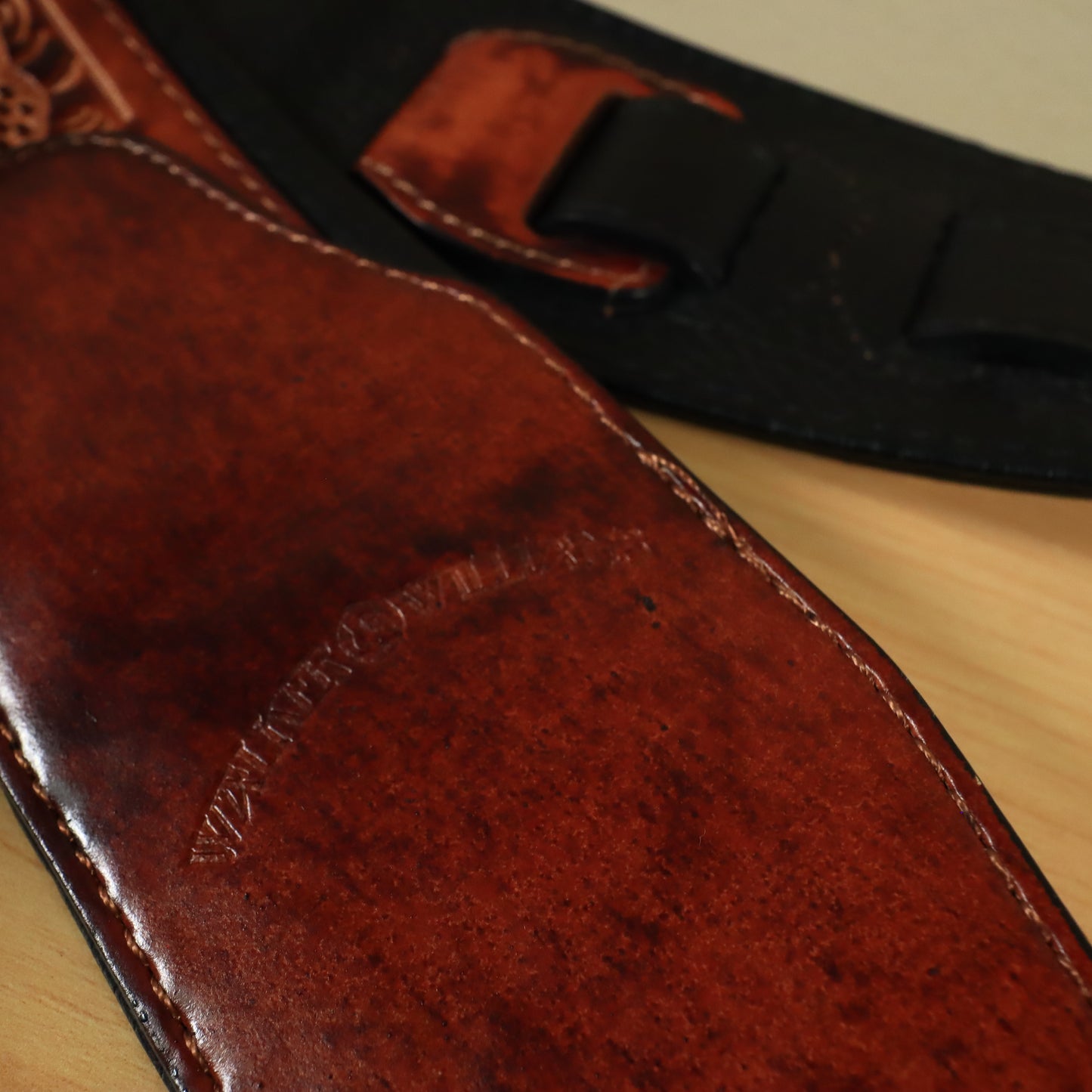 Walker and Williams WWG-106 Wine Red Leather Guitar Strap