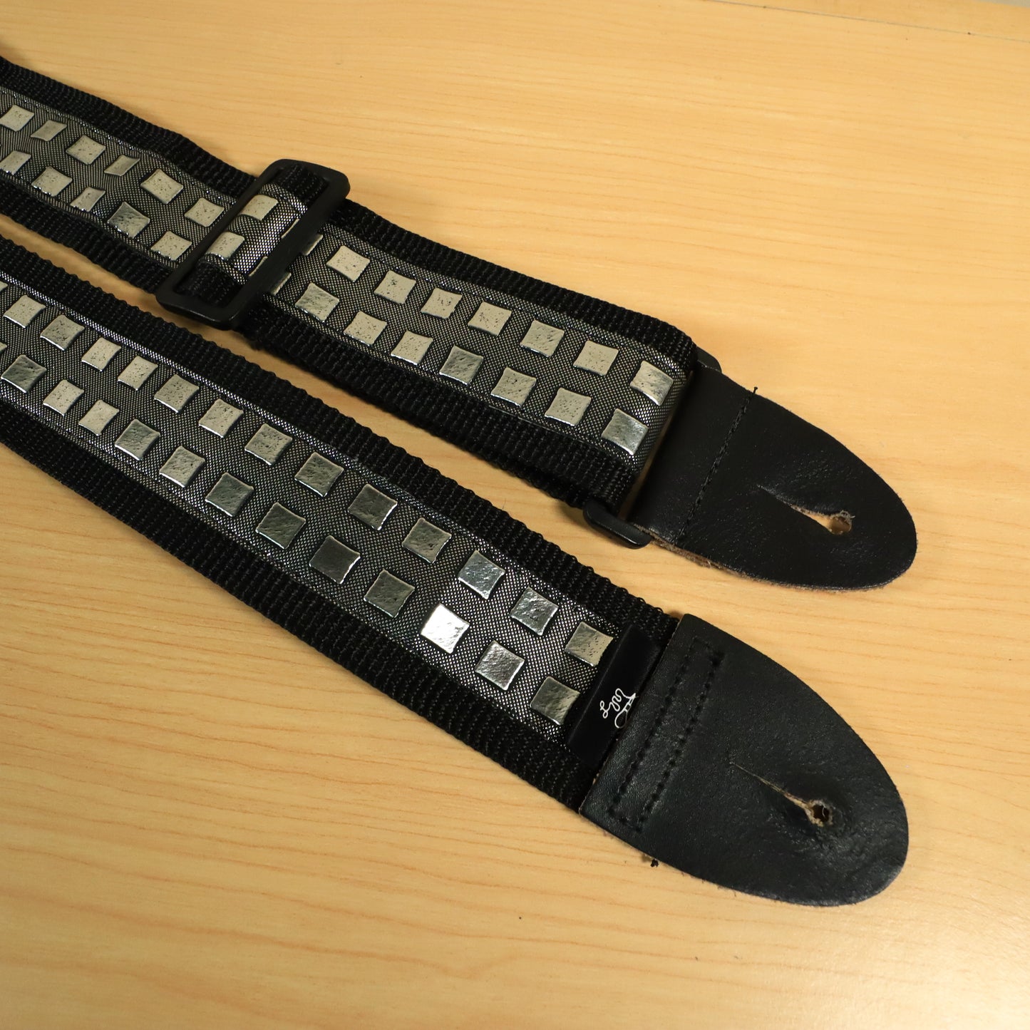 LM Studded Guitar Strap Black