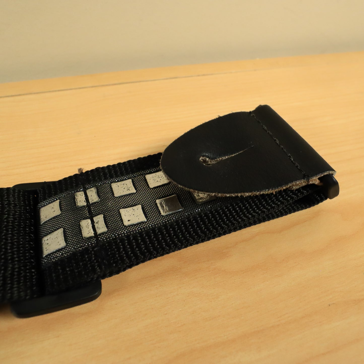 LM Studded Guitar Strap Black