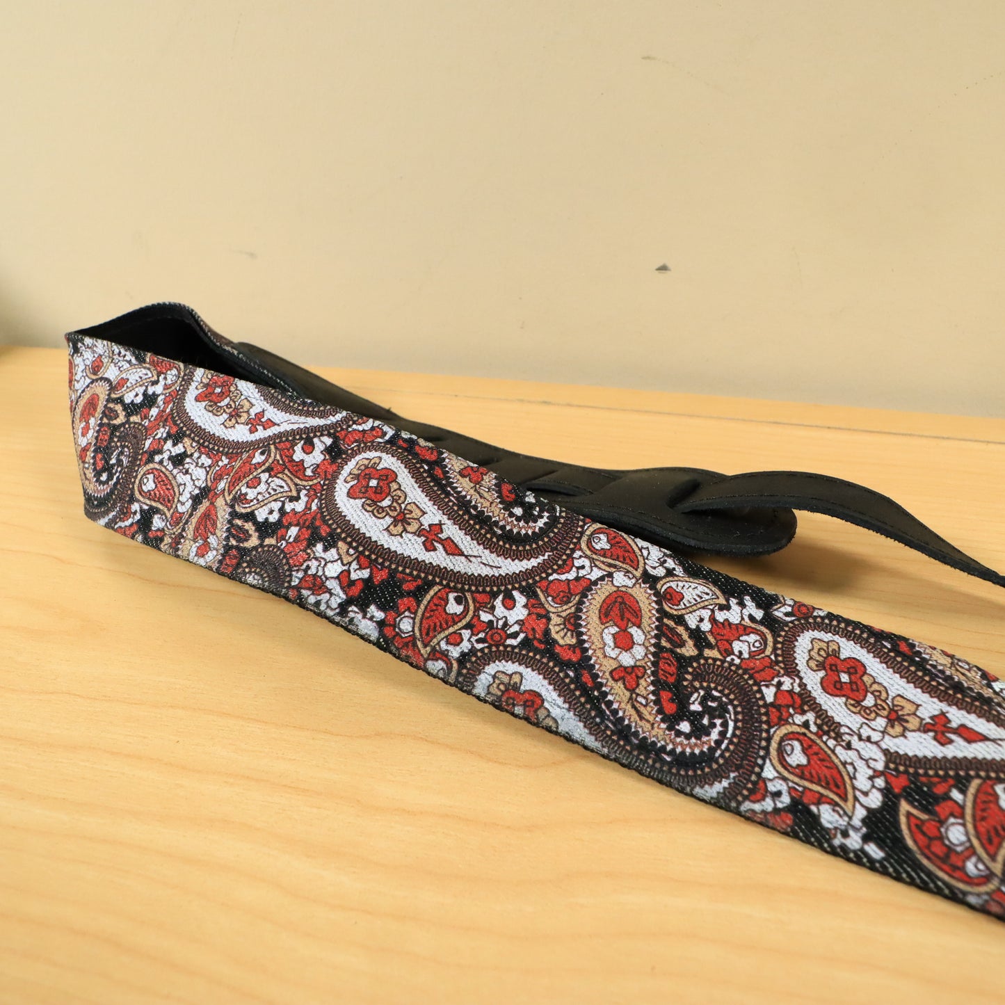 FENDER 2" RED PAISLEY DENIM GUITAR STRAP 099-0609-003 MADE IN USA!