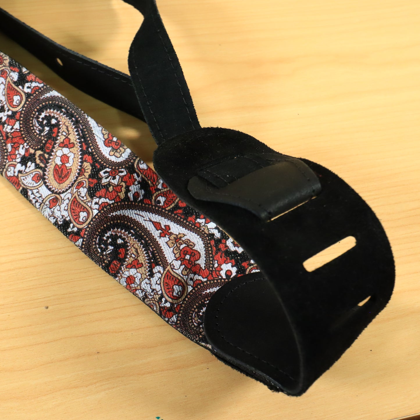 FENDER 2" RED PAISLEY DENIM GUITAR STRAP 099-0609-003 MADE IN USA!