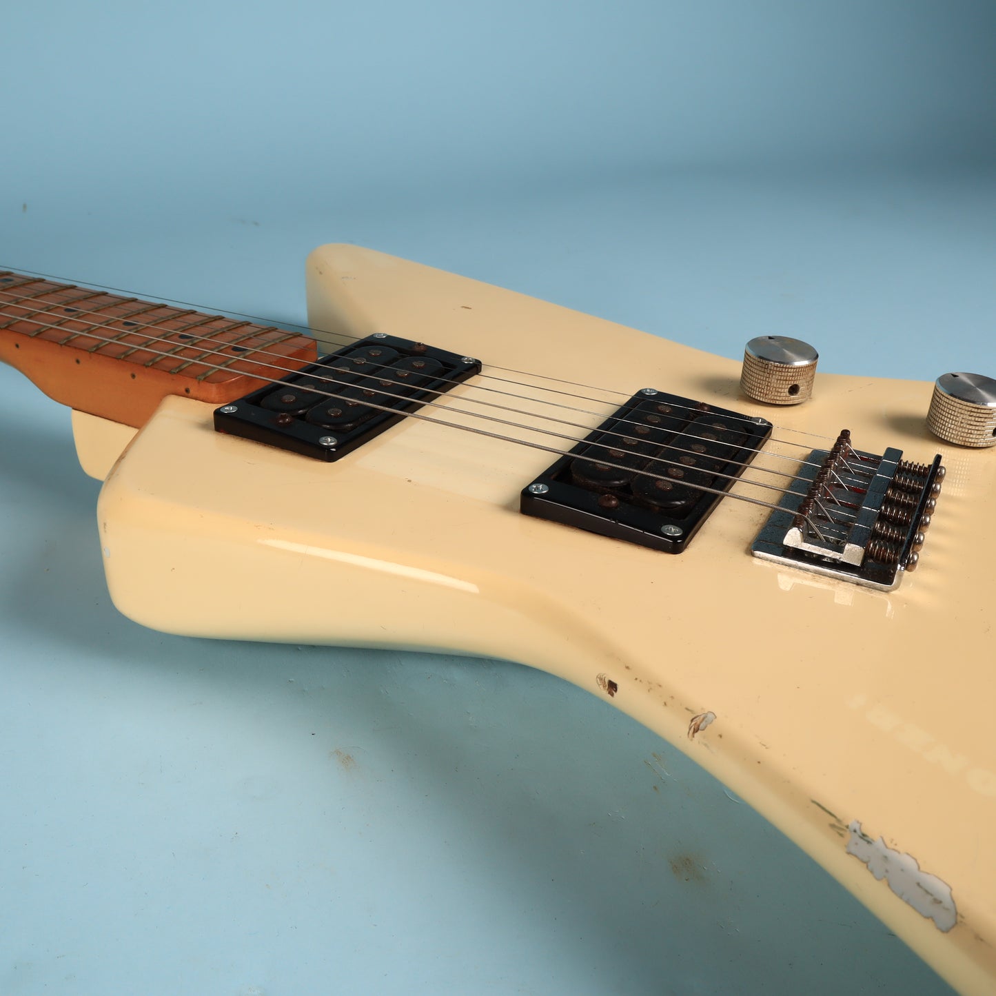 Hondo Deluxe Series 780 Explorer White Electric Guitar