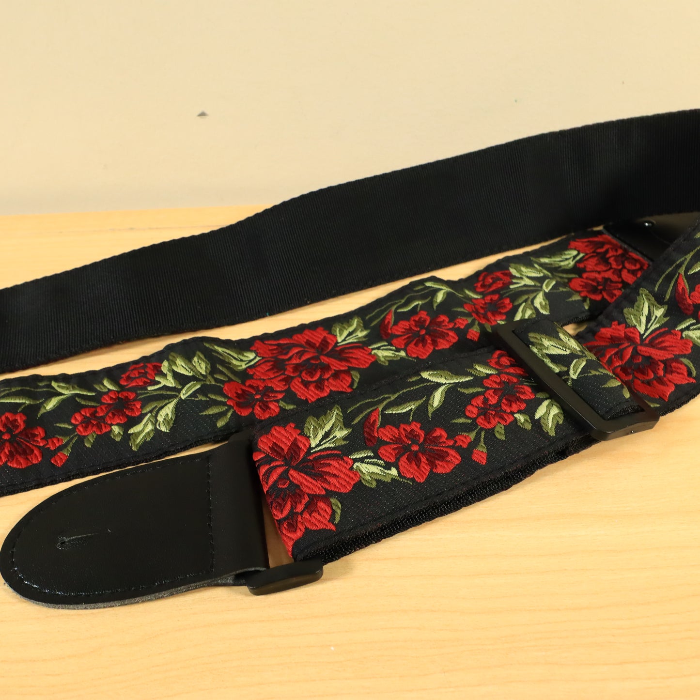 Art Tribute Floral Guitar Strap (Black/Red)