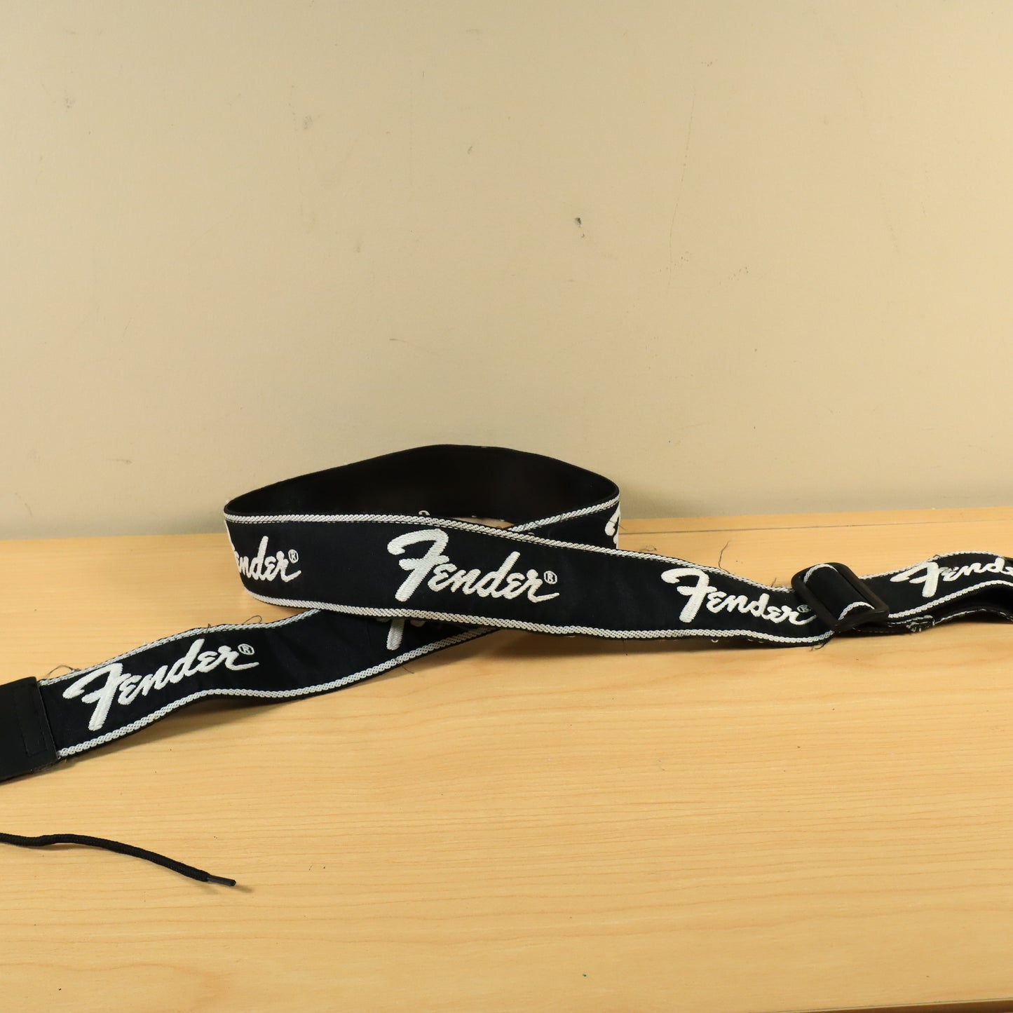Fender Running Logo 2 Inch Wide Swell Neoprene Guitar Strap, Black # 0990694209