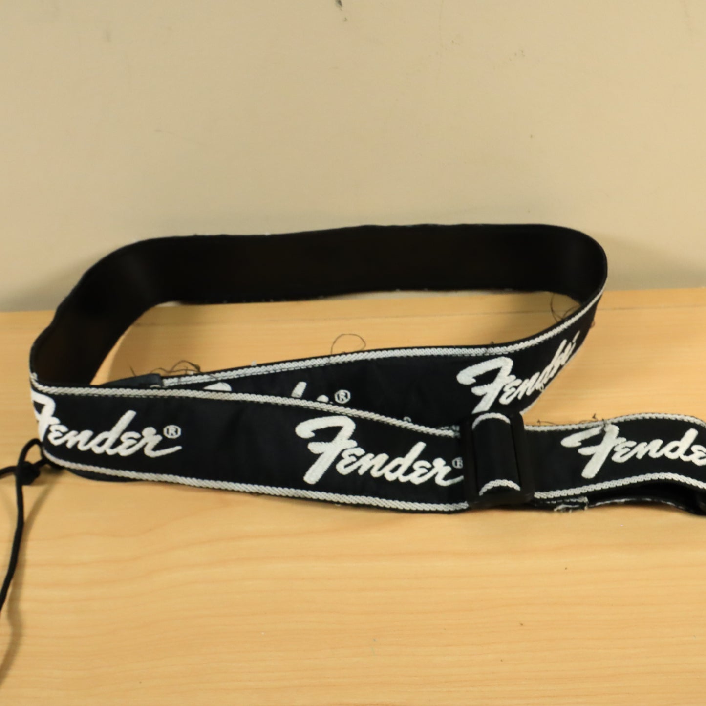 Fender Running Logo 2 Inch Wide Swell Neoprene Guitar Strap, Black # 0990694209