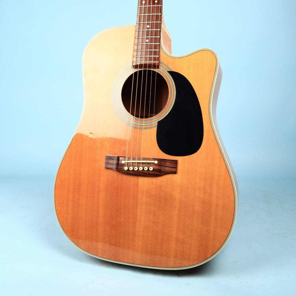 Guitarra acústica-eléctrica Takamine EF-350MC de abeto y arce de 1997