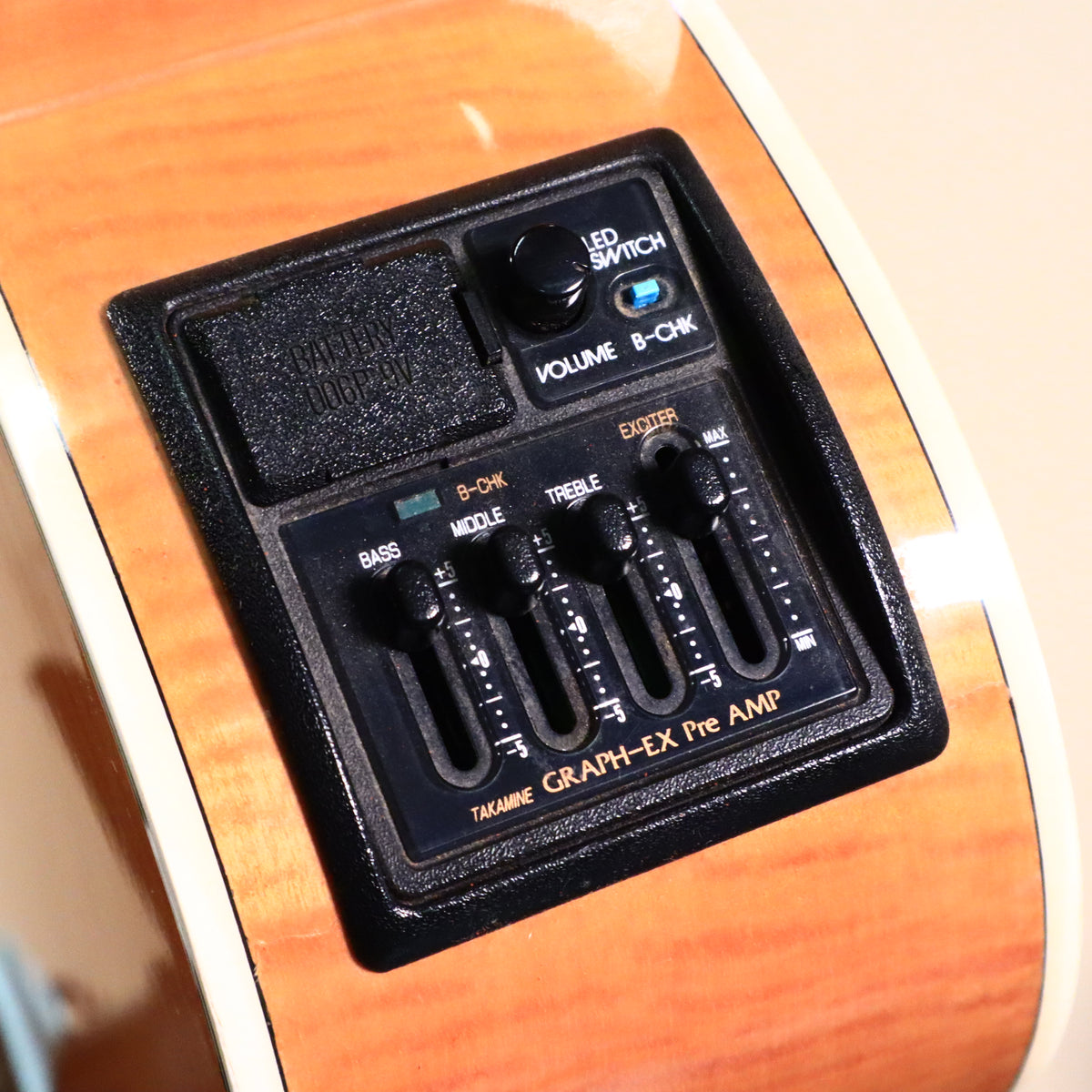 Guitarra acústica-eléctrica Takamine EF-350MC de abeto y arce de 1997
