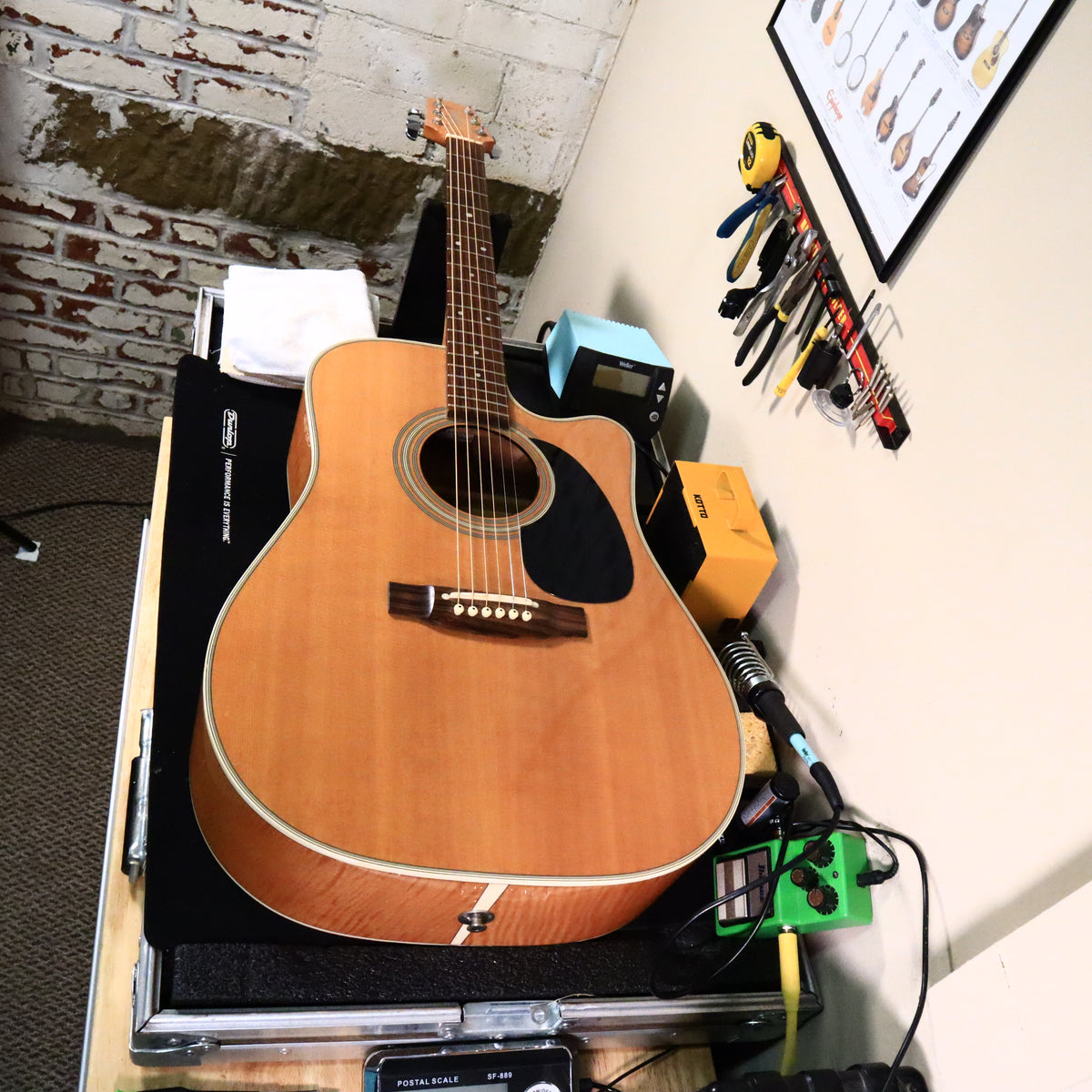 Guitarra acústica-eléctrica Takamine EF-350MC de abeto y arce de 1997