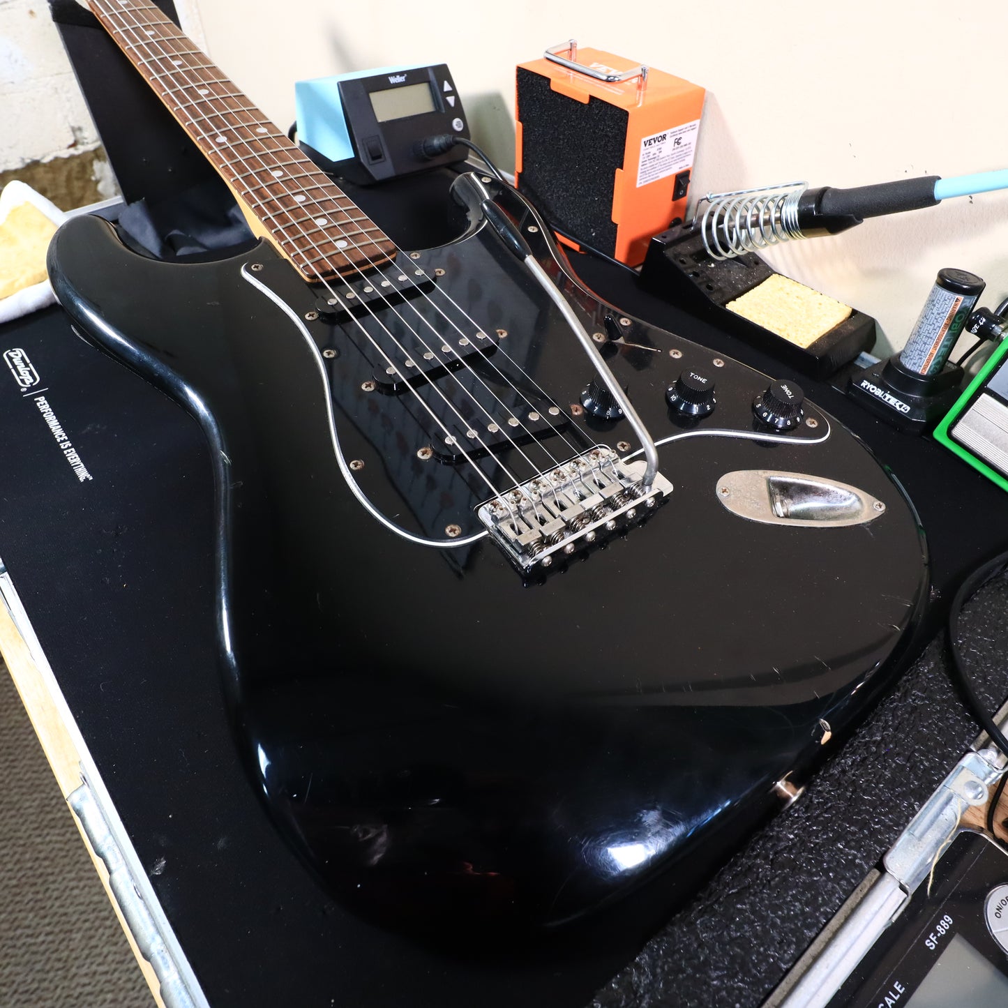 Squier by Fender '72 Reissue Stratocaster MIJ, Fujigen '83-'84 Black