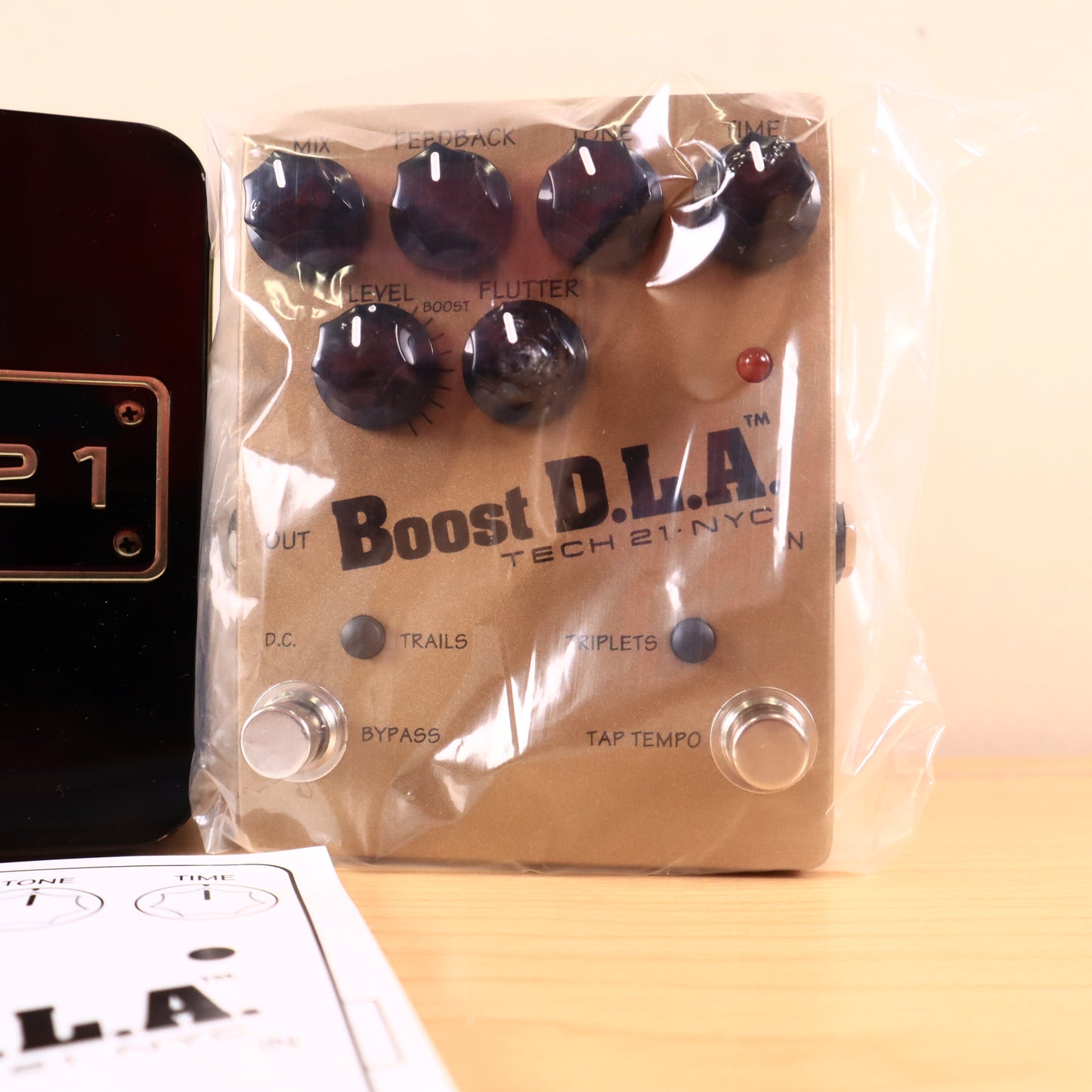 Tech 21 NYC Boost DLA Analog Delay Pedal Original Box