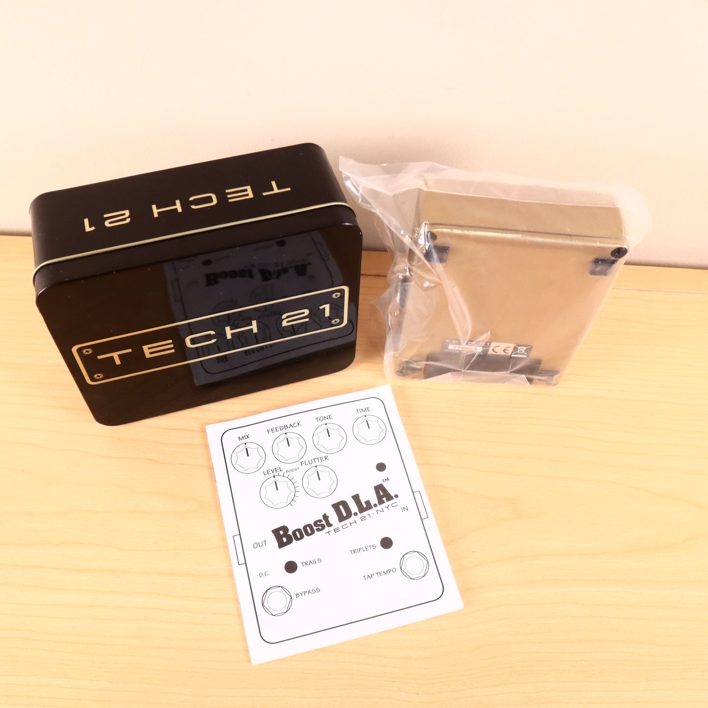 Tech 21 NYC Boost DLA Analog Delay Pedal Original Box