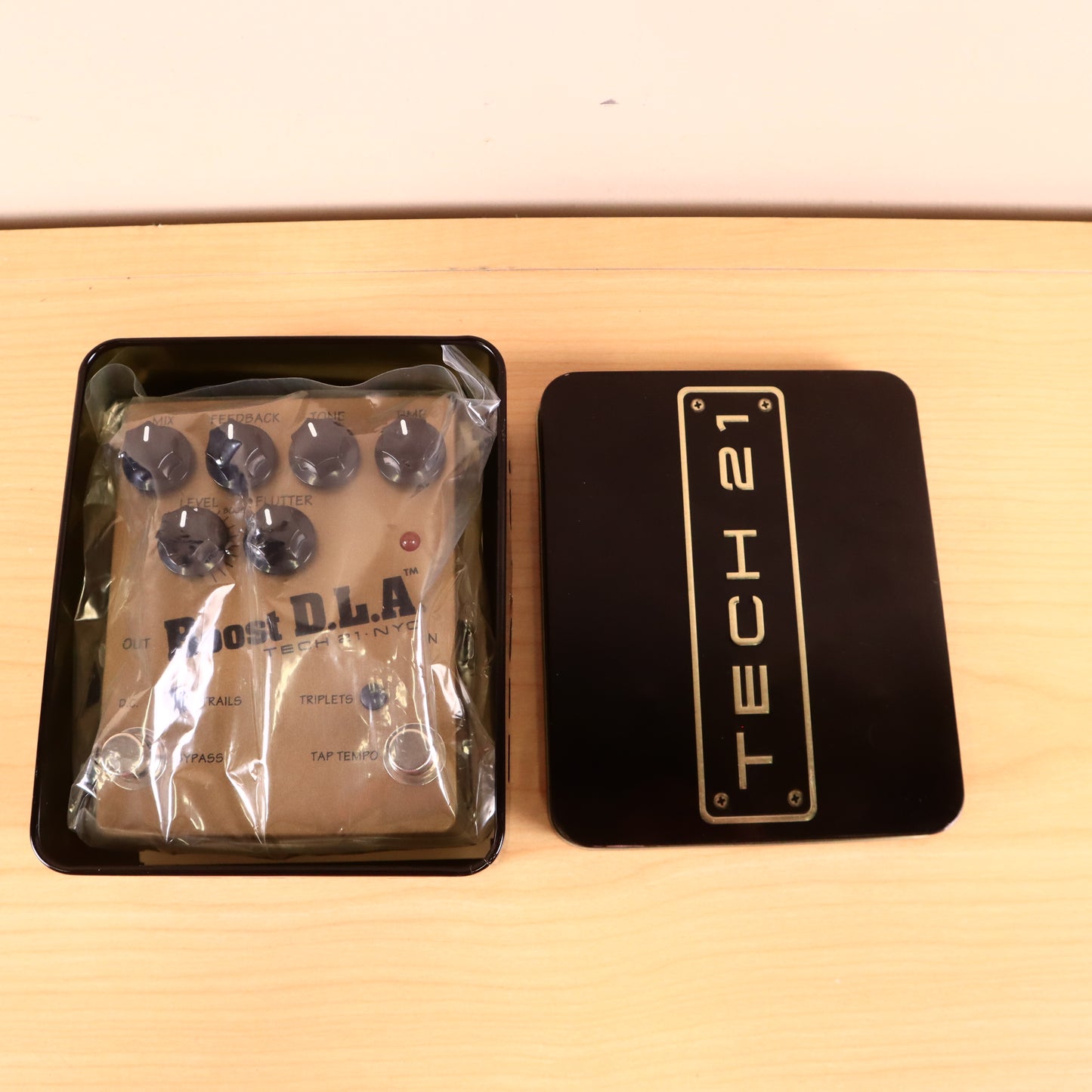 Tech 21 NYC Boost DLA Analog Delay Pedal Original Box