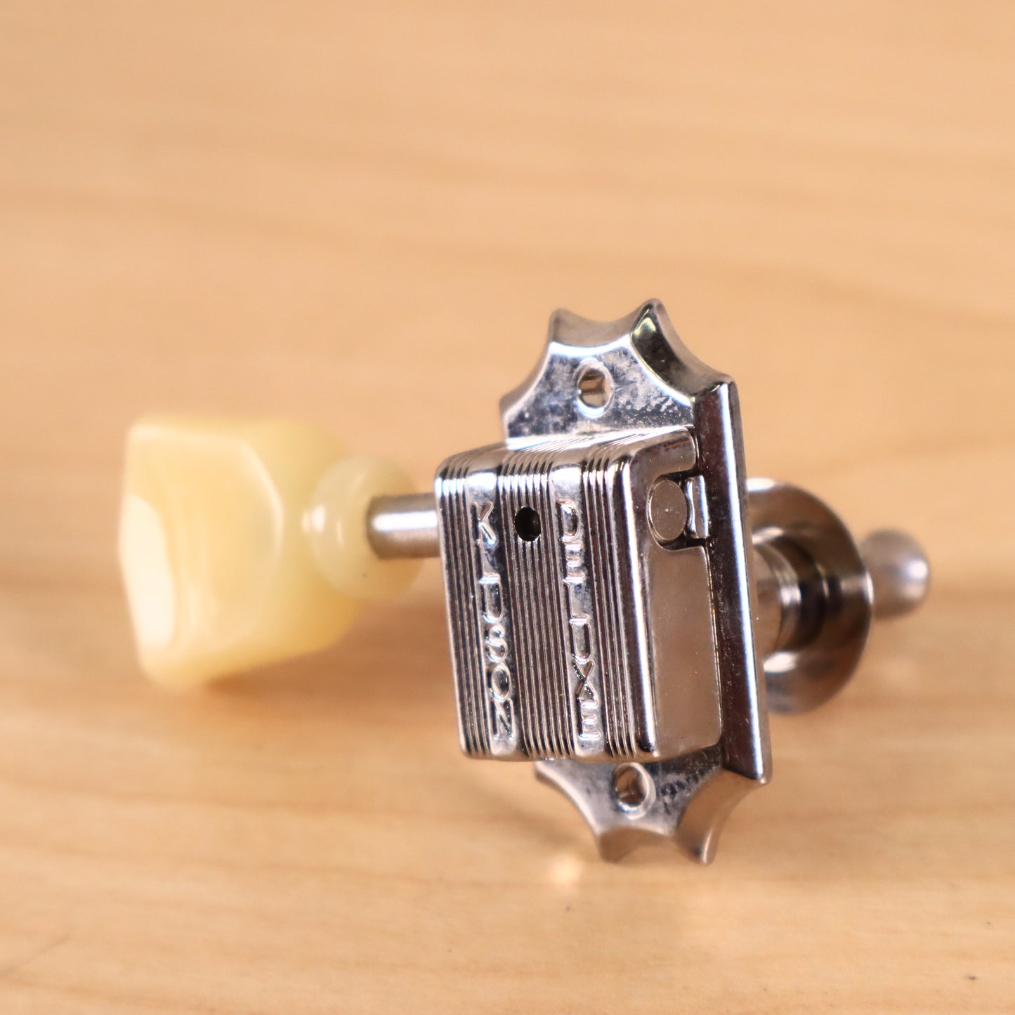 (1) Kluson Deluxe Guitar Tuning Machine Treble