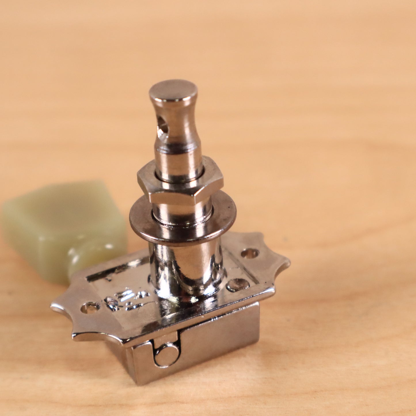 (1) Gibson Deluxe Guitar Tuning Peg Treble Side Chrome Tulip