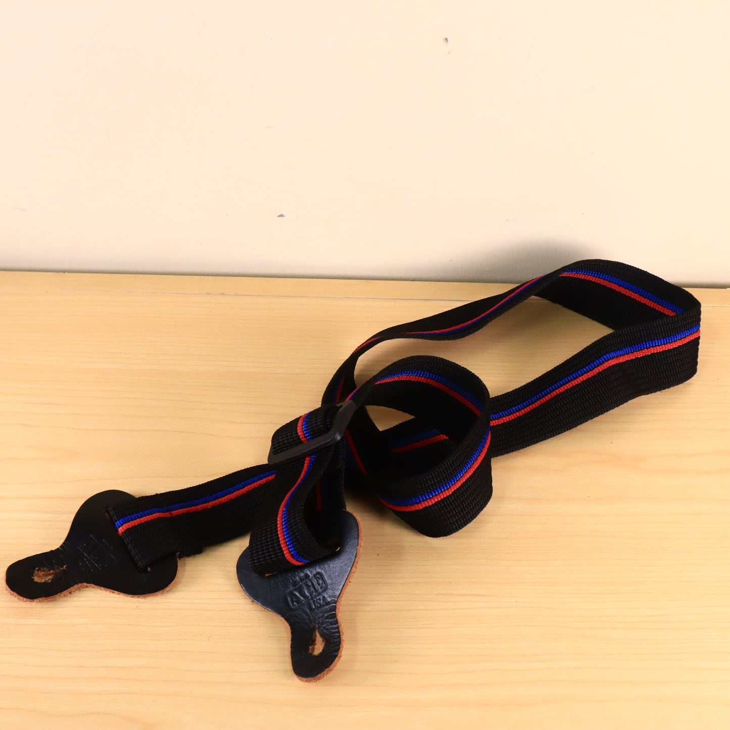 ACE USA Guitar Strap Black and Red Stripes