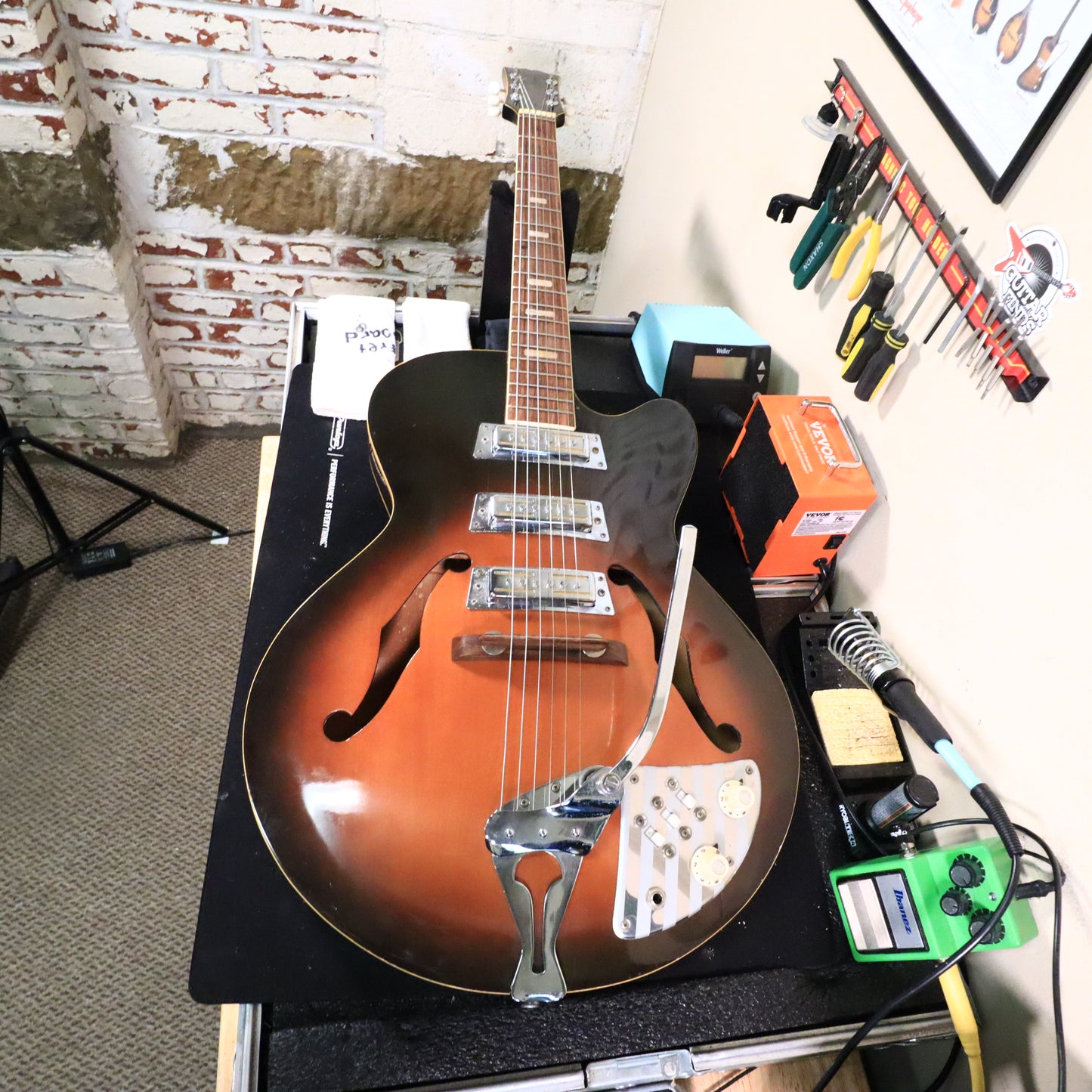 '60s Decca Teisco Hollowbody Sunburst 3 Pickup DMI 502 Electric Guitar