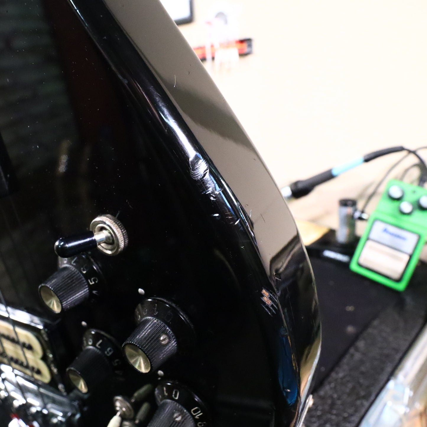 Vintage Carvin LB 50 Bass Guitar 1981 Fretless