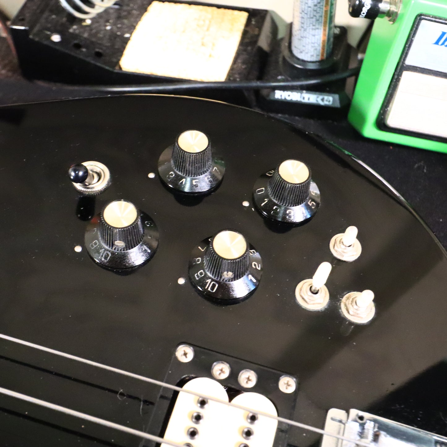 Vintage Carvin LB 50 Bass Guitar 1981 Fretless