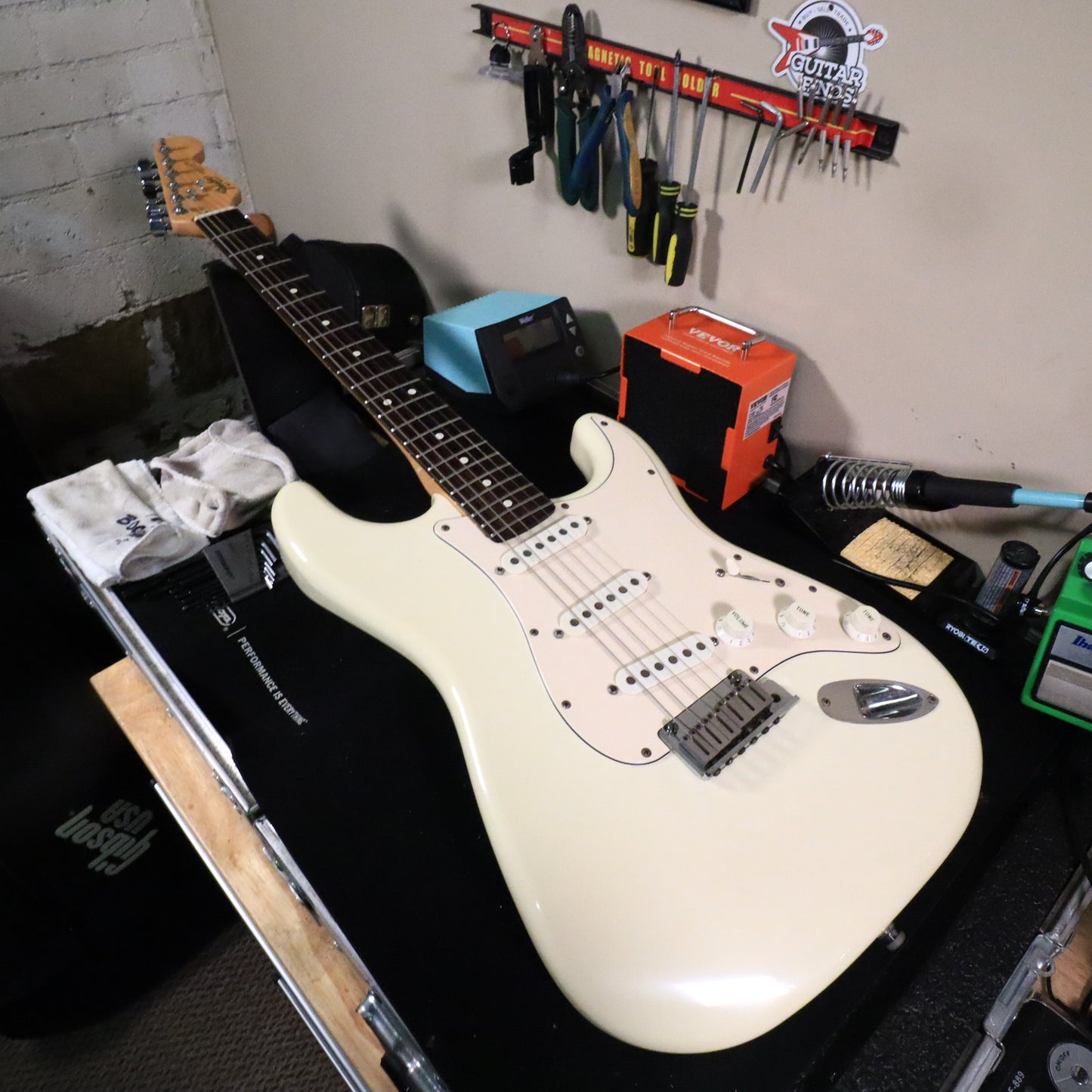 1989 Fender Stratocaster USA American White Electric Guitar