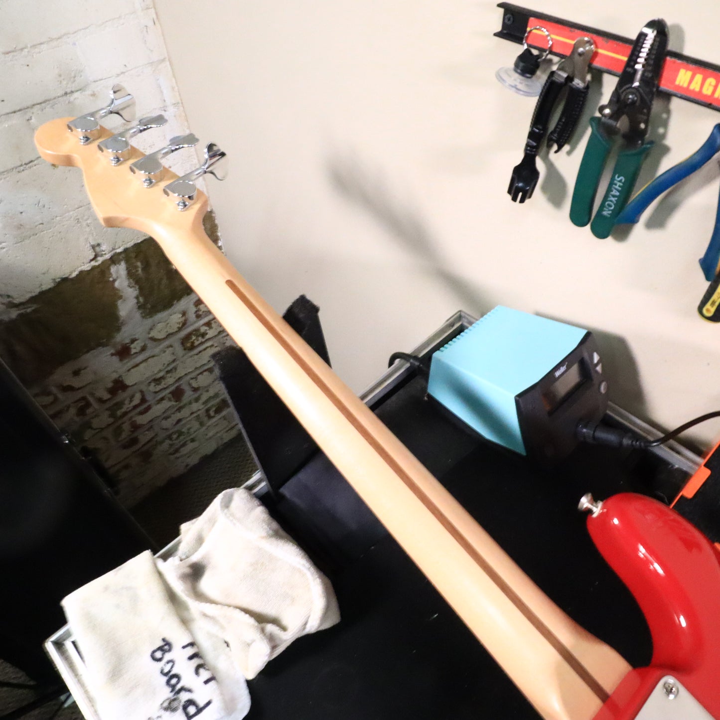 2006 Fender Bass Jr. Ferrari Red Short Scale MIM RARE Bass Guitar