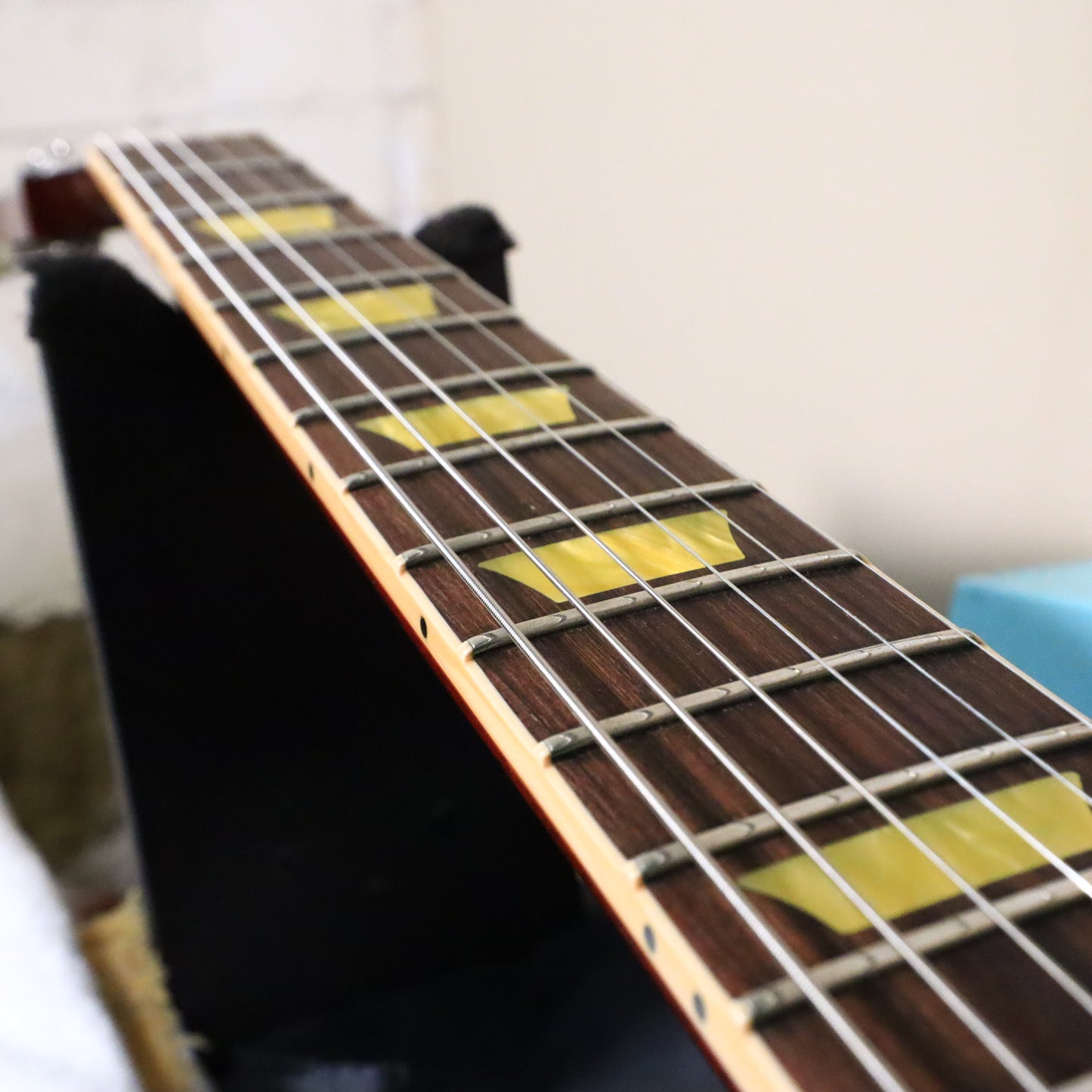 2004 Gibson Les Paul Classic Electric Guitar Honey Burst