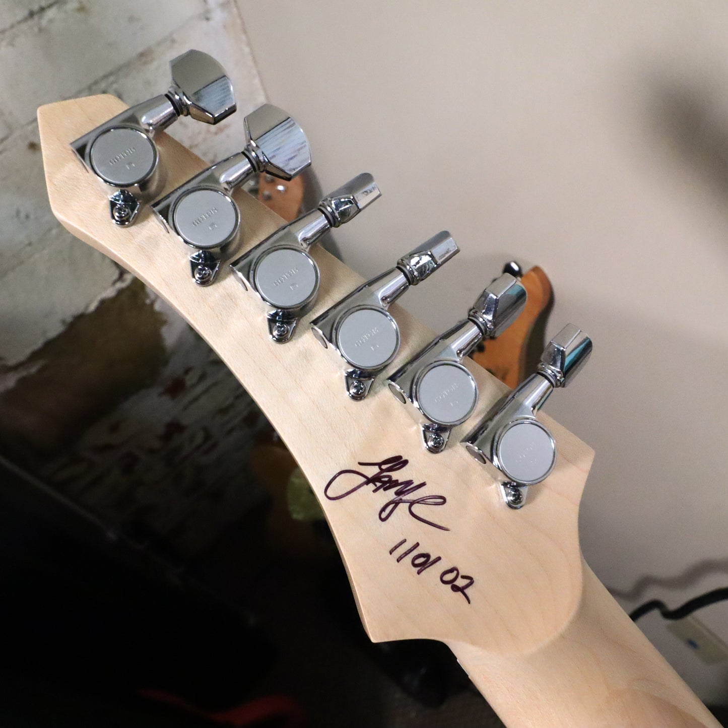 2002 G. Muenzler Heart USA Made NYC Electric Guitar