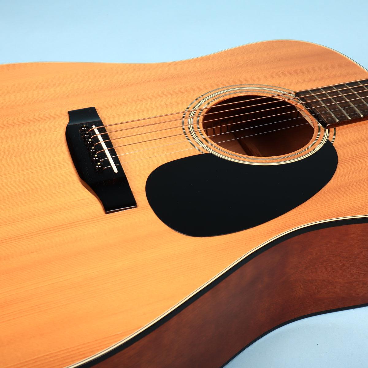 Guitarra acústica vintage Alvarez 5220 de los 90