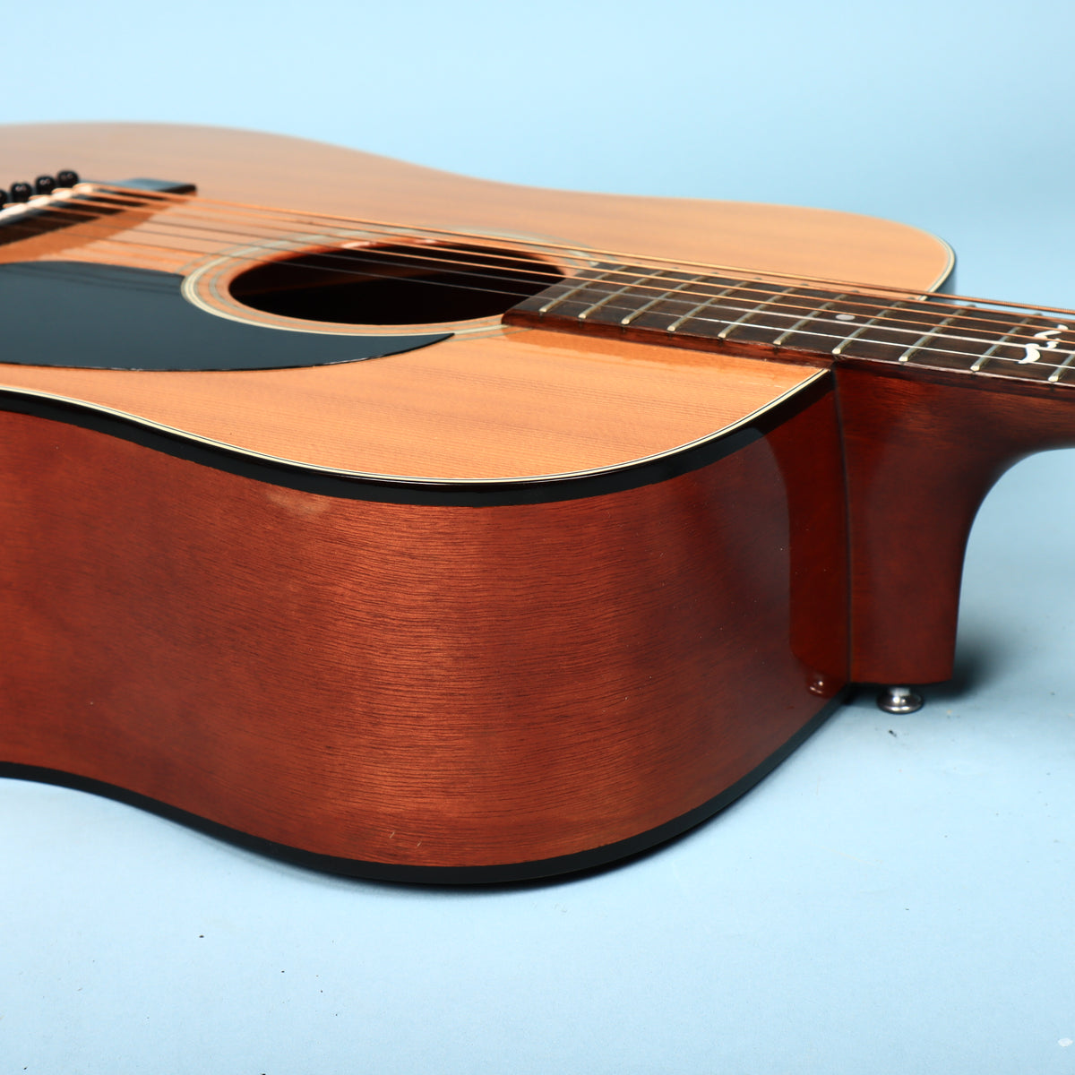 Guitarra acústica vintage Alvarez 5220 de los 90