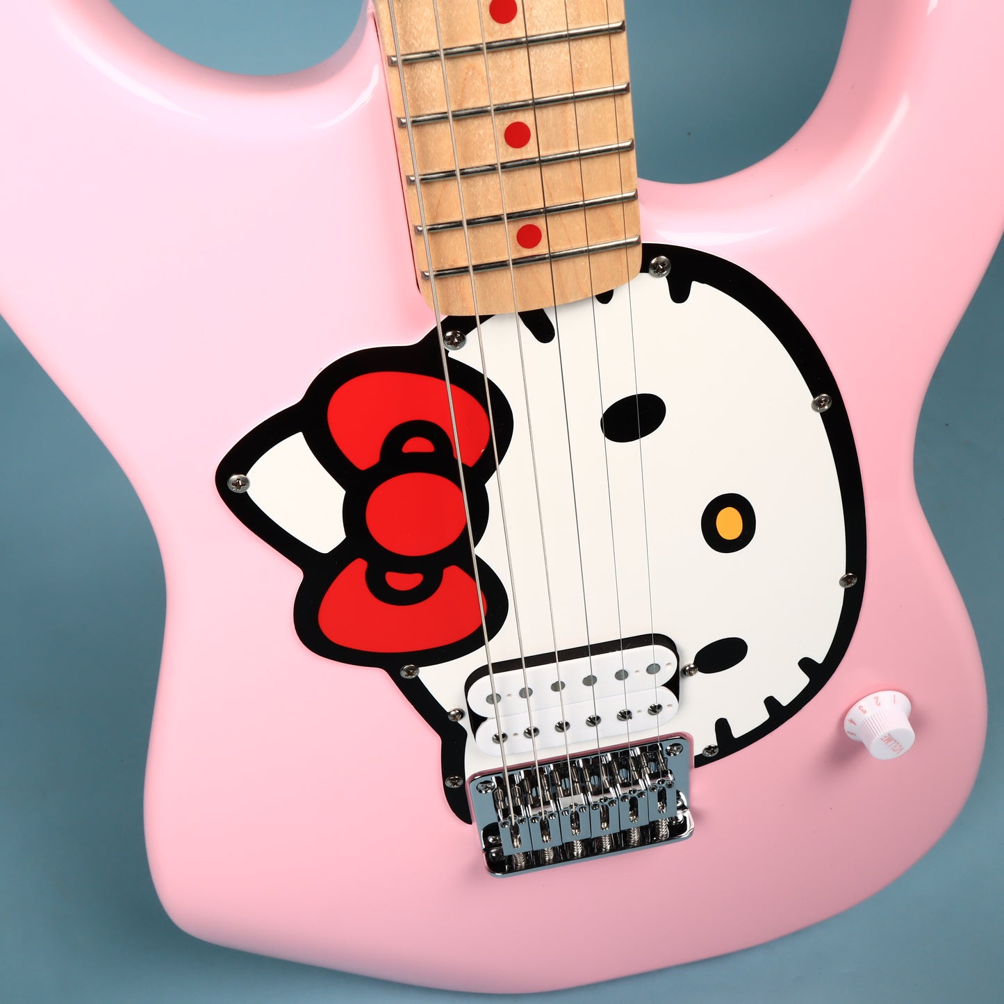 Squier by Fender Limited Edition Hello Kitty Stratocaster Pink