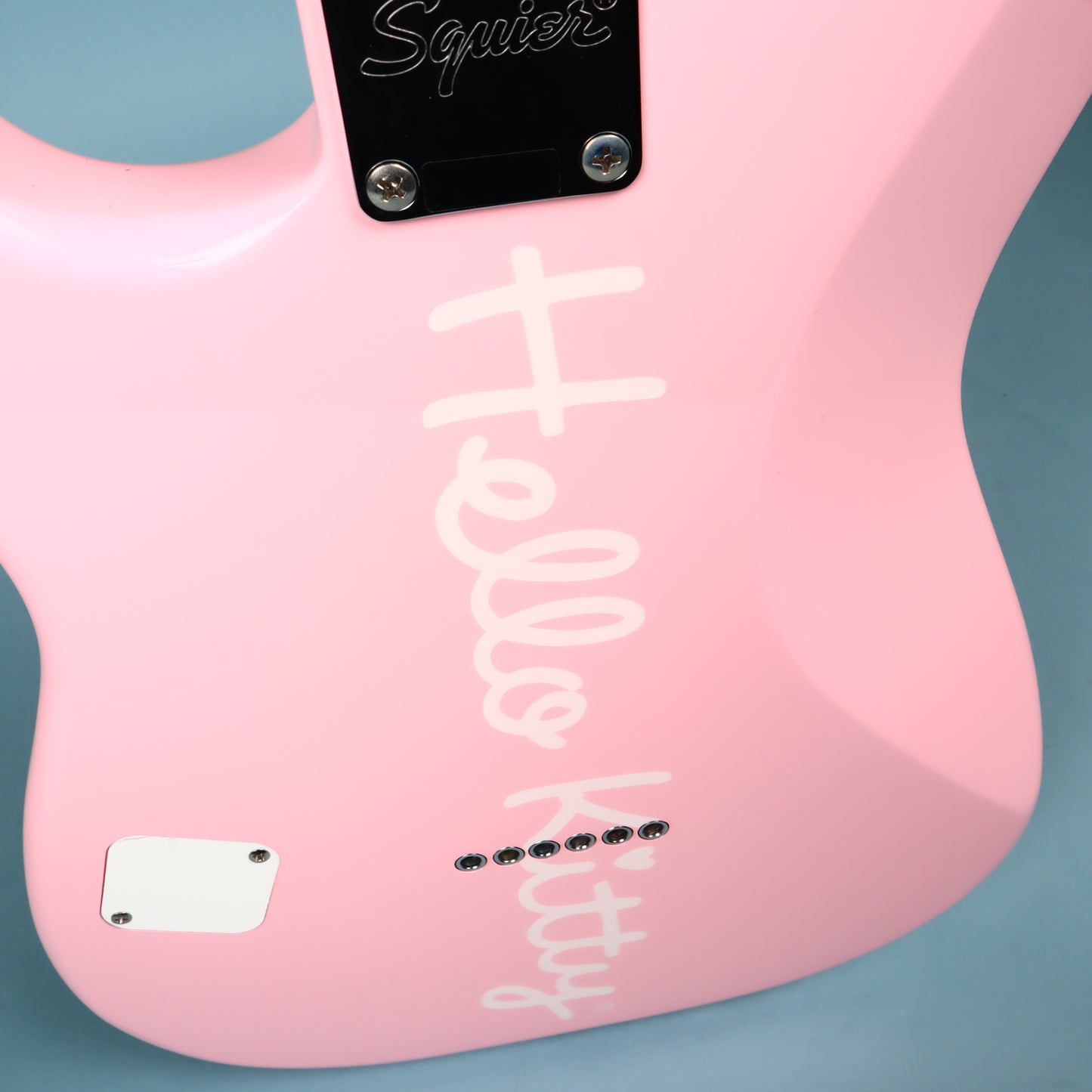 Squier by Fender Limited Edition Hello Kitty Stratocaster Pink