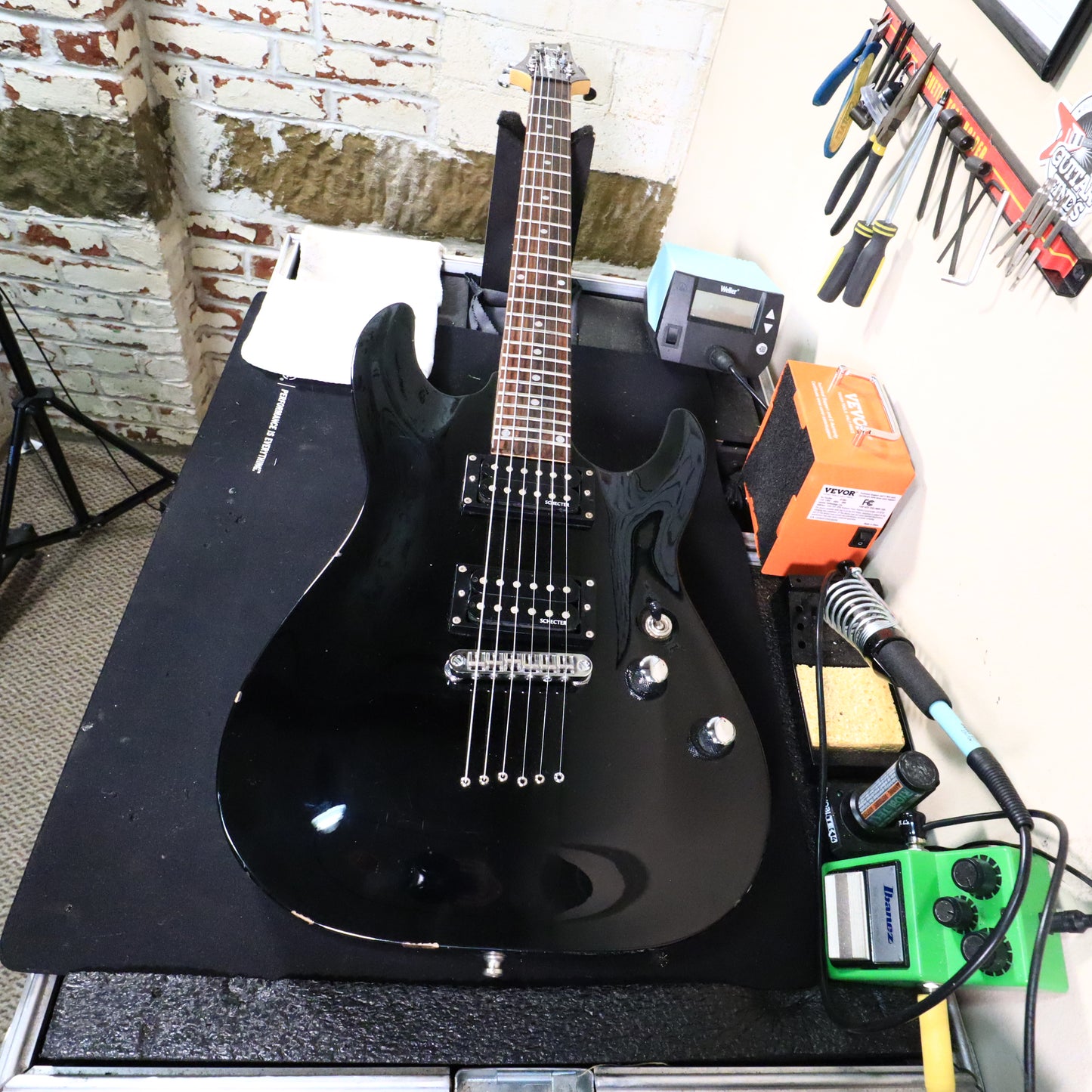 Schecter Omen-6 Electric Guitar Gloss Black