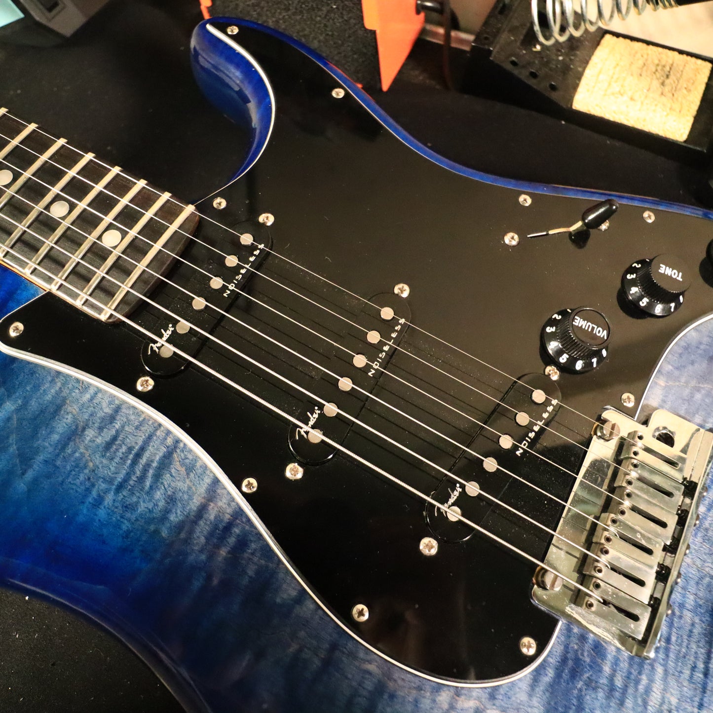 Fender American Ultra Stratocaster HSS w/Ebony Fretboard Denim Burst Blue