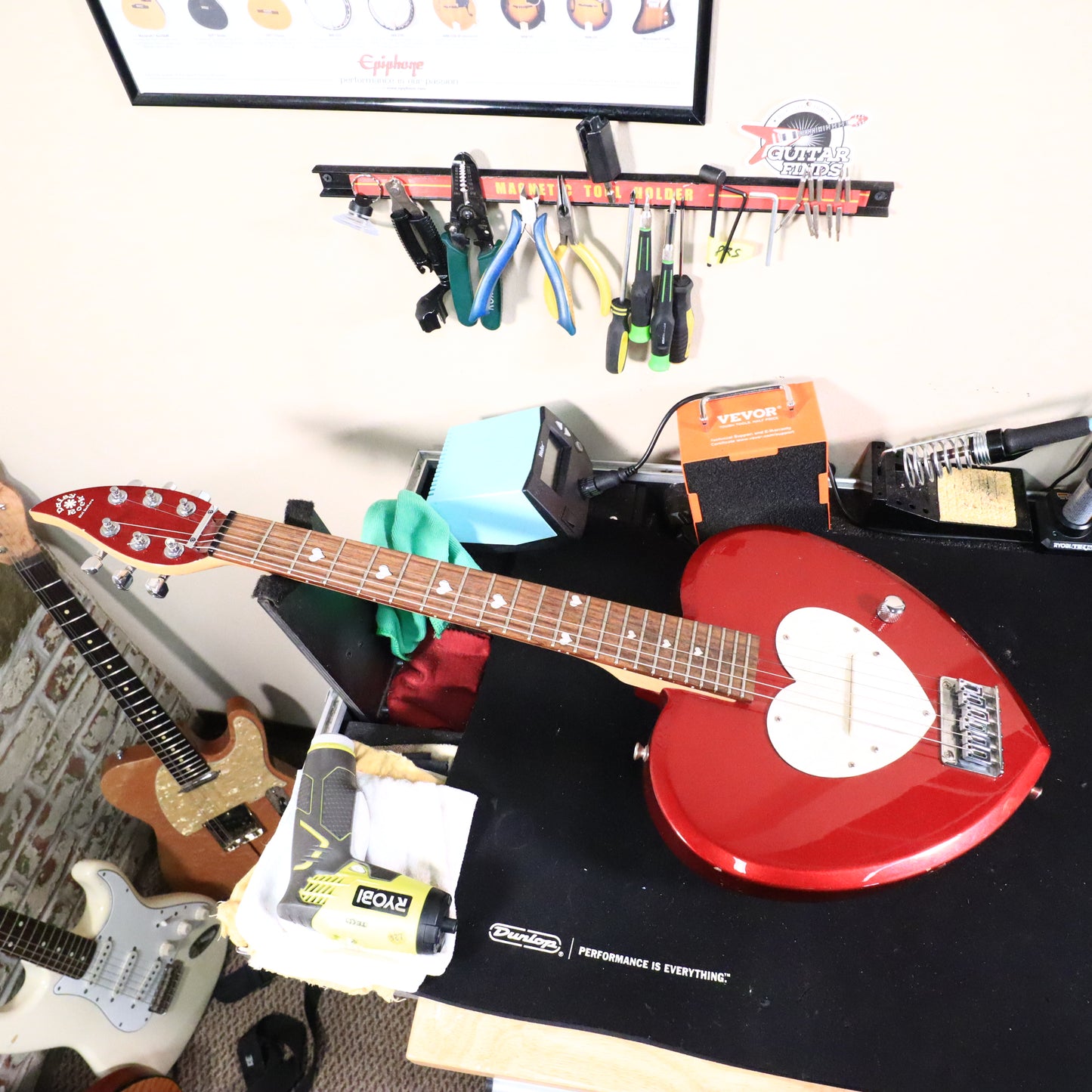 Daisy Rock Heartbreaker Short Scale Red Heart Electric Guitar