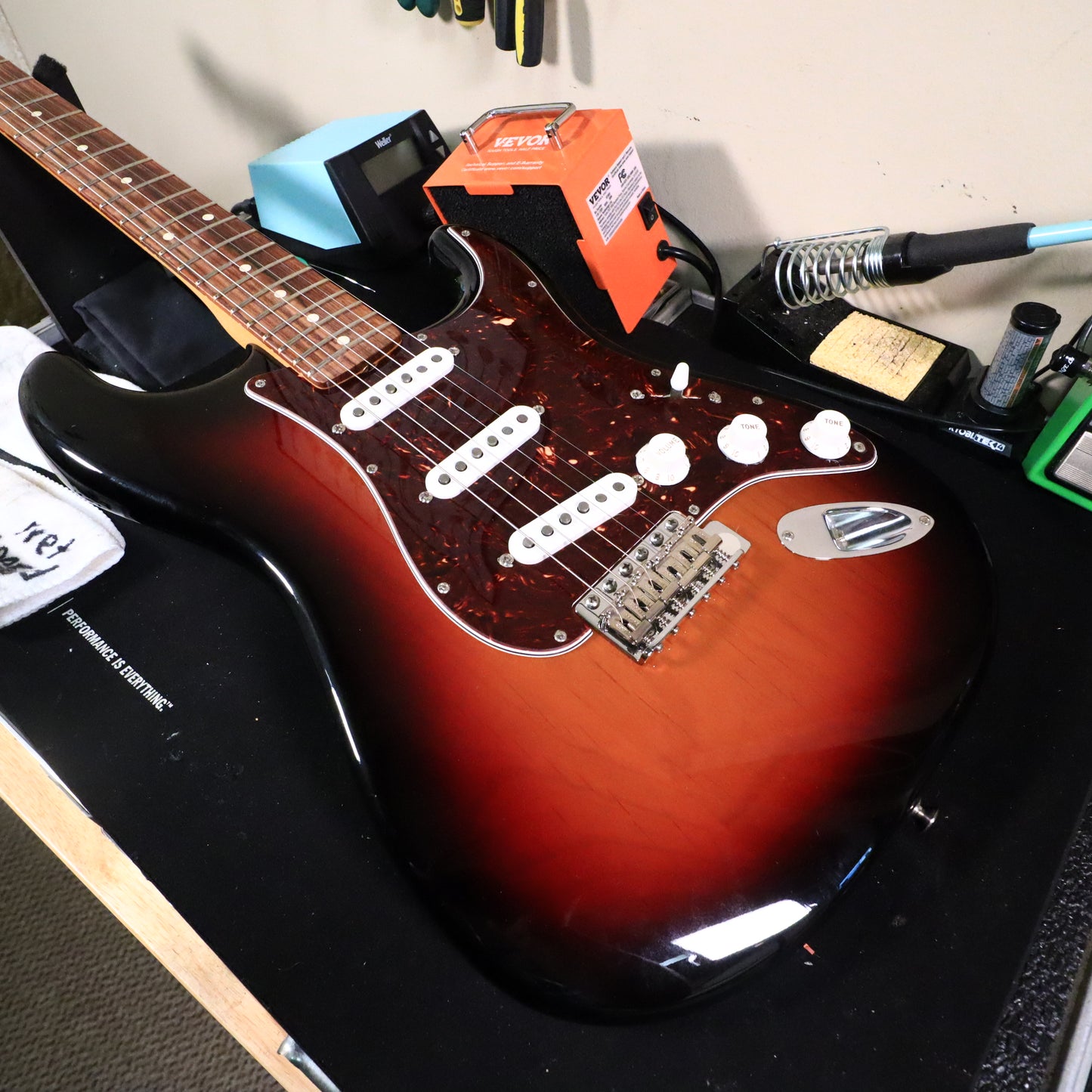 Fender John Mayer Signature Stratocaster Electric Guitar 3-Color Sunburst + OHSC