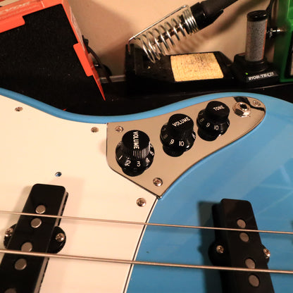 Fender Made in Japan Limited International Color Jazz Bass Maui Blue