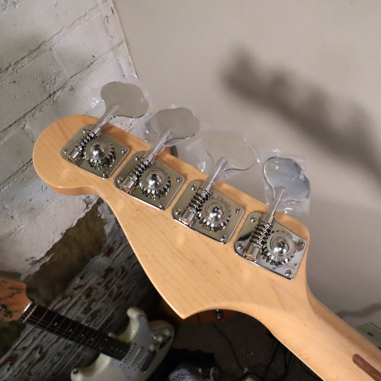Fender Made in Japan Limited International Color Jazz Bass Maui Blue