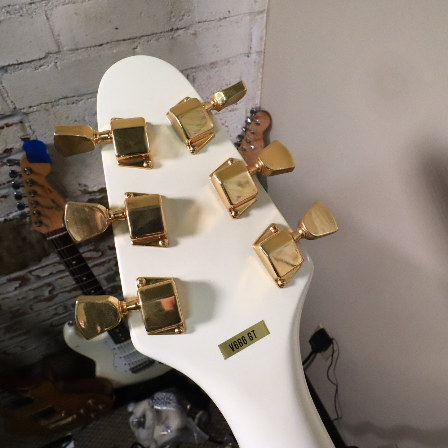 Harmony Flying V White NOS V666GT Electric Guitar  *Excellent Cond*