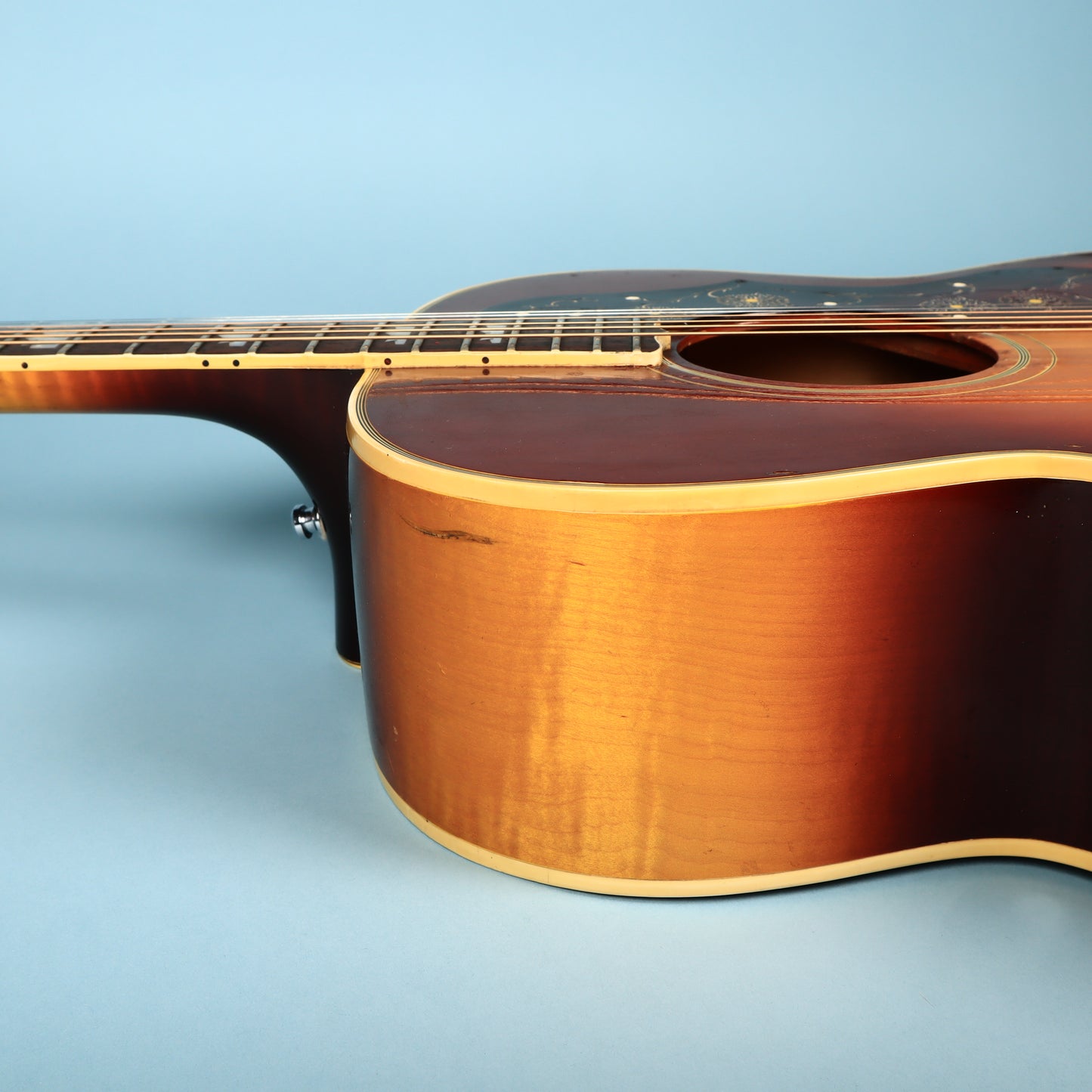 1969 Gibson J-200 (SJ-200) Acoustic – Vintage Sunburst