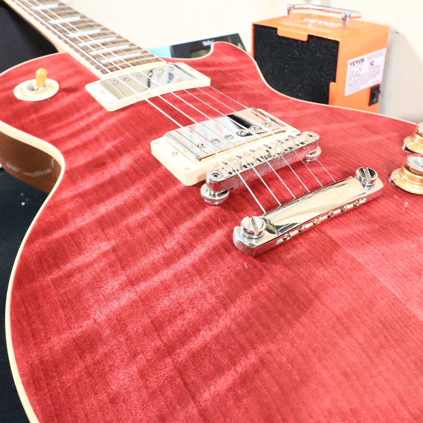 Gibson Les Paul Standard ‘50s Figured Top Electric Guitar Translucent Fuchsia