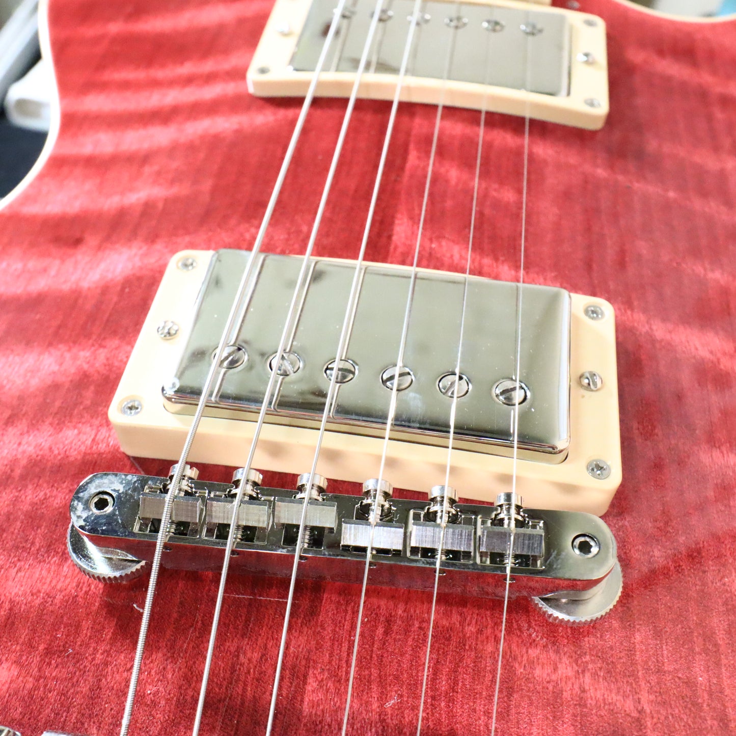 Gibson Les Paul Standard ‘50s Figured Top Electric Guitar Translucent Fuchsia