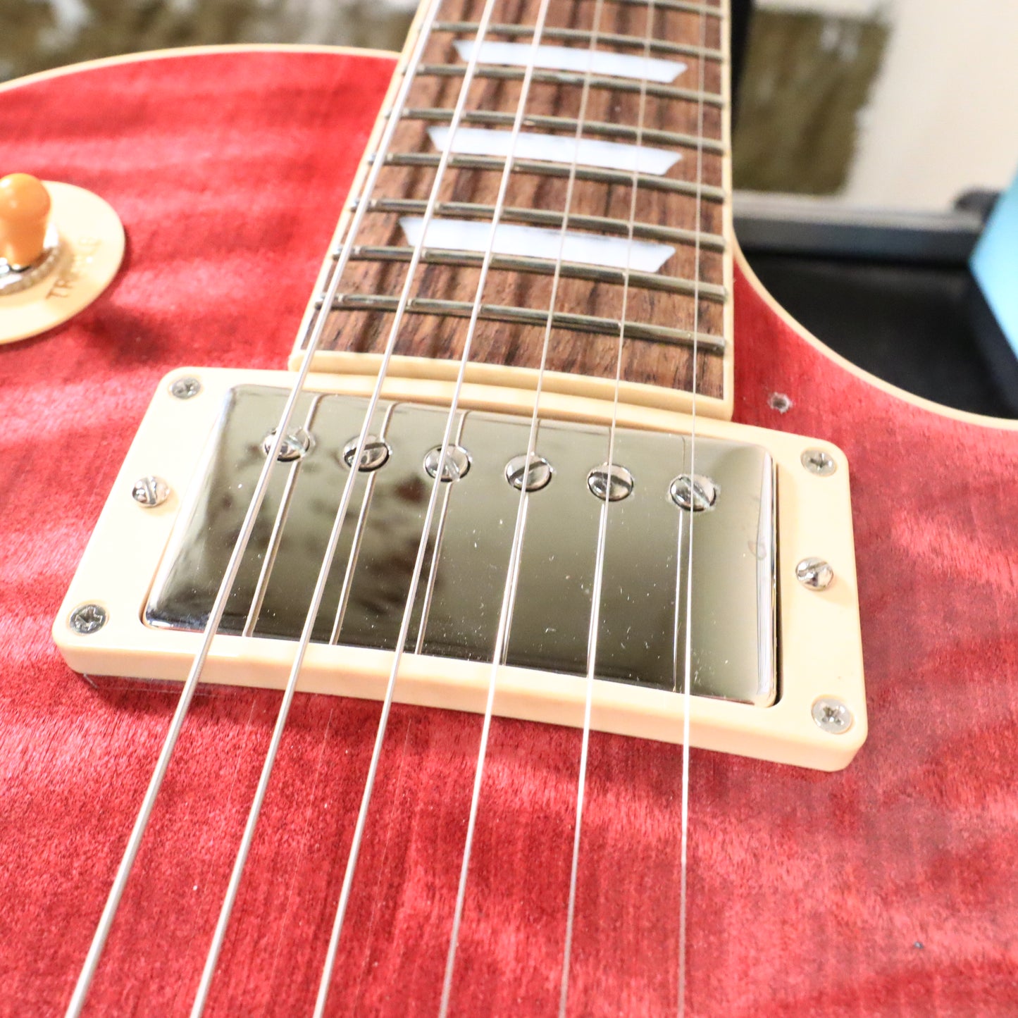 Gibson Les Paul Standard ‘50s Figured Top Electric Guitar Translucent Fuchsia