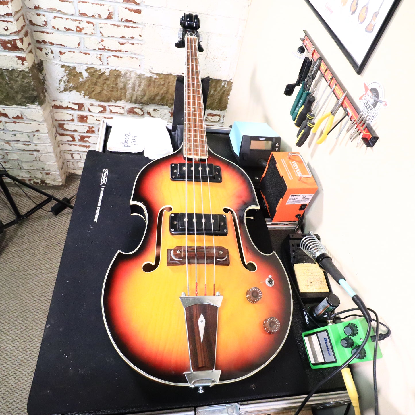 Univox Model 1920 Lectra Short-Scale Bass w/ case 1968 - Sunburst Violin Bass