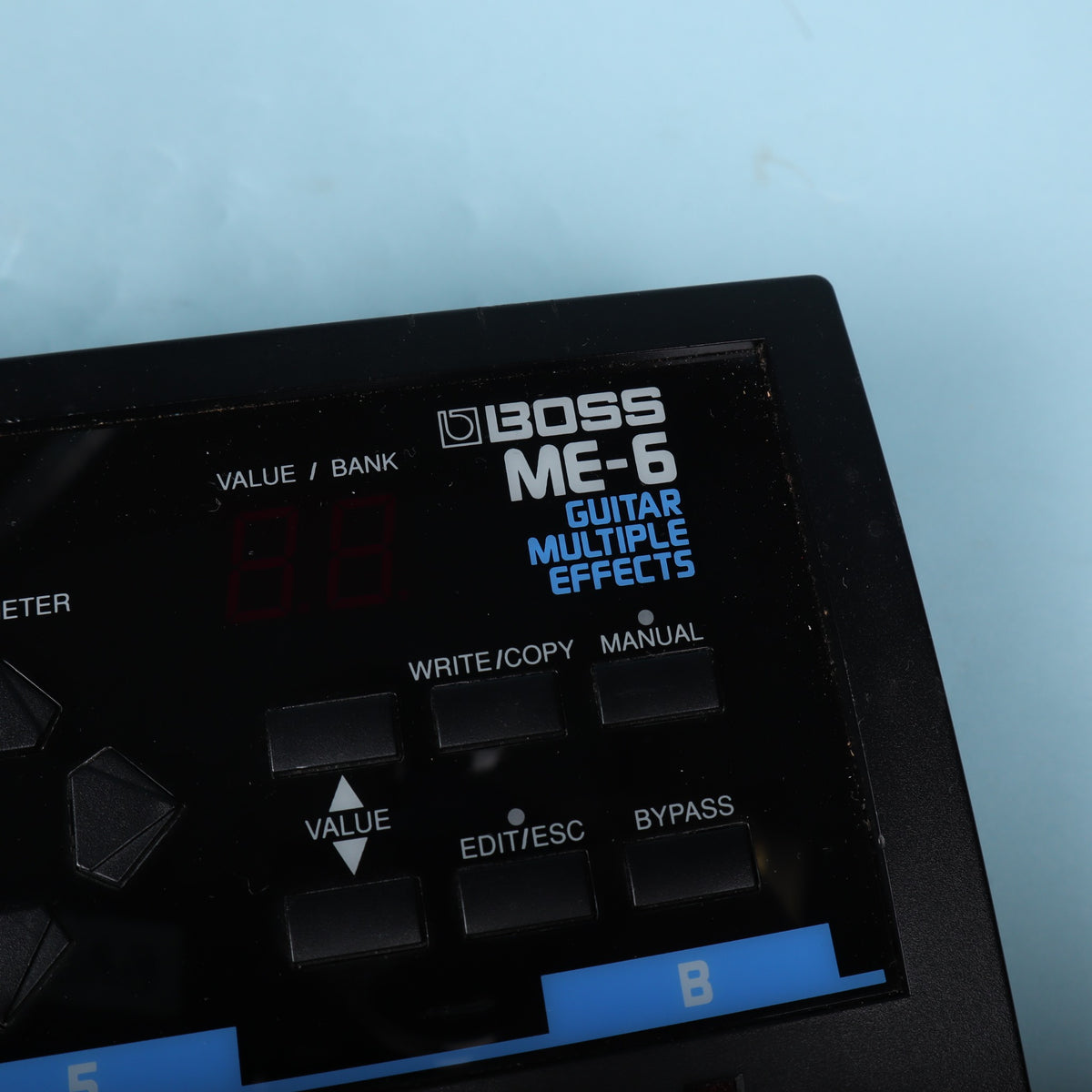 Boss ME-6 multi-effects unit display panel and parameter buttons