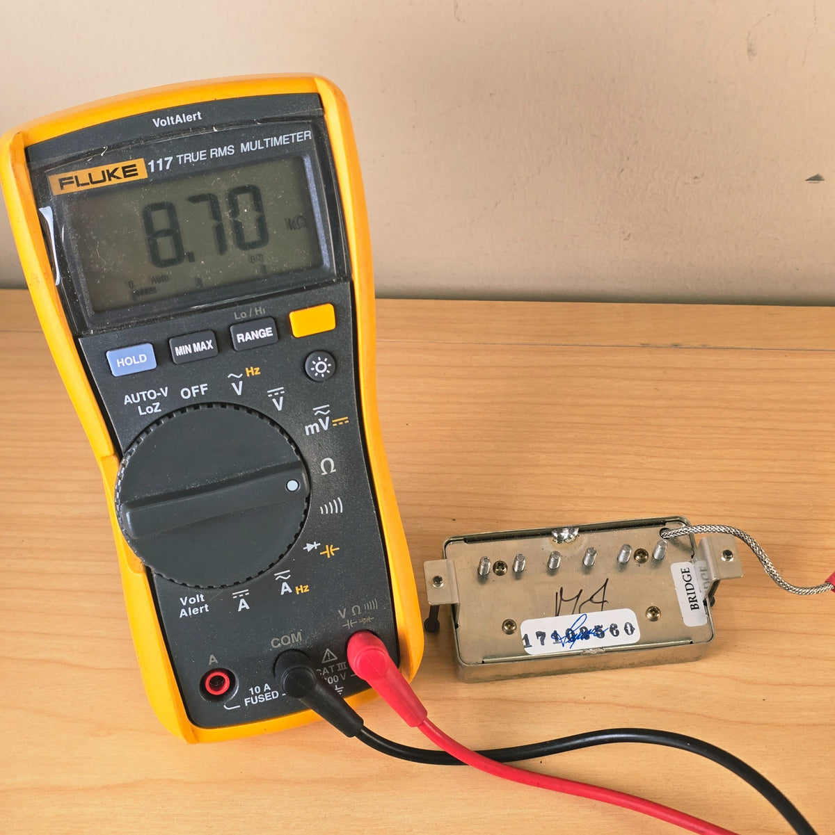 Fluke multimeter reading 8.70 kOhm resistance for Seymour Duncan Antiquity bridge pickup