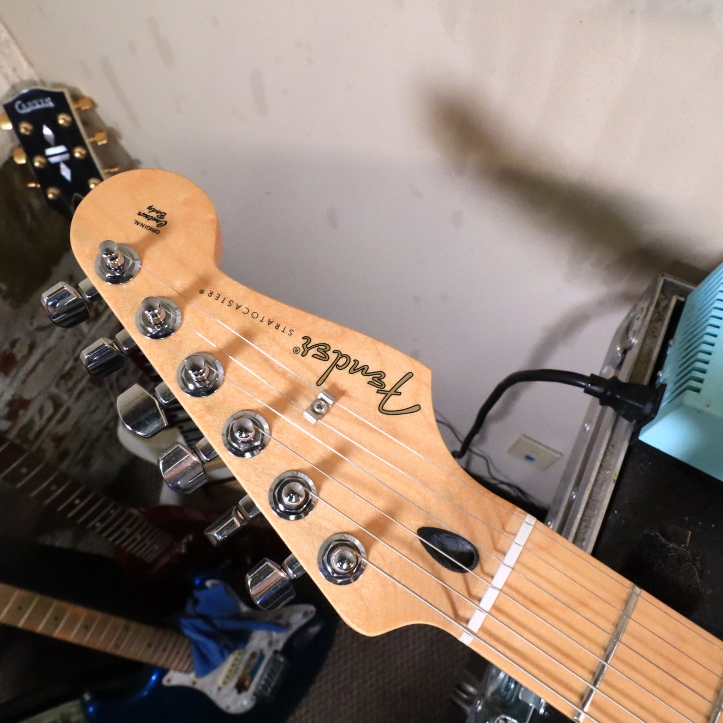 2021 Fender Player Stratocaster Maple Neck - 3-Tone Sunburst MIM