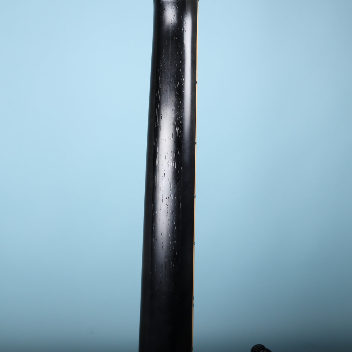 Satin open-pore finish on the rear multi-ply neck shaft