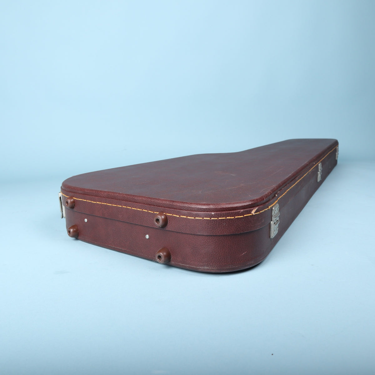 Top end view of the closed Ibanez hardshell case showing the protective feet.