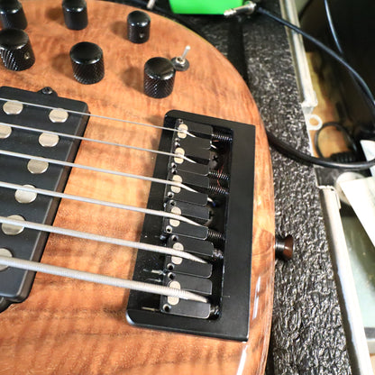 Carvin LB76 6-String Fretless Active Bass Guitar Figured Walnut Top Piezo
