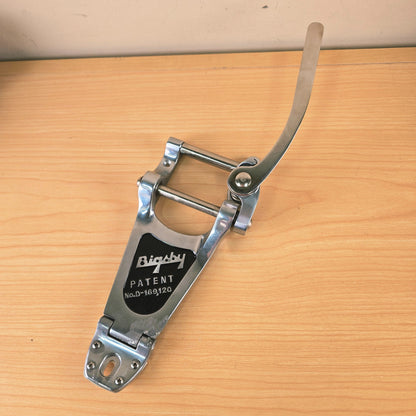 Full perspective view of the Bigsby tailpiece assembly.
