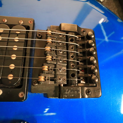 Close-up of the black Kahler USA tremolo bridge and fine tuners